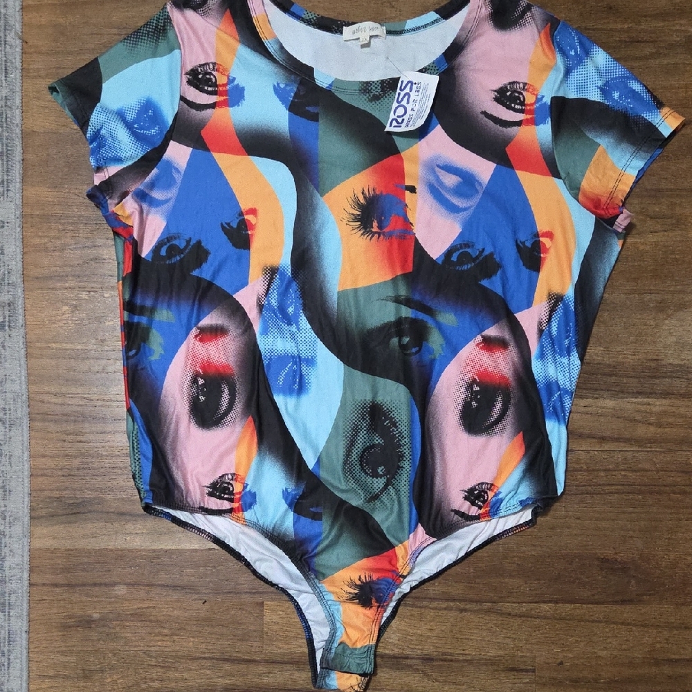 🔵3/$13 NWT Urban Rose Bodysuit